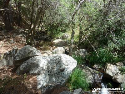 Descendiendo el Río Aceña; escapada tematica accesorios para senderismo excursiones en cuenca